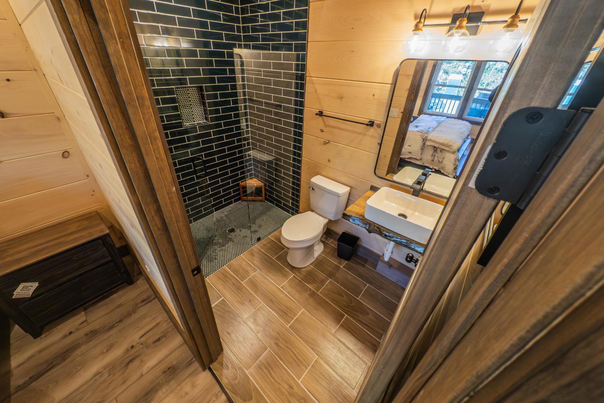 Luxury 12-Bedroom Cabin With Indoor Pool, Hot Tub & Movie Theater, Sleeps 36 Sevierville Εξωτερικό φωτογραφία