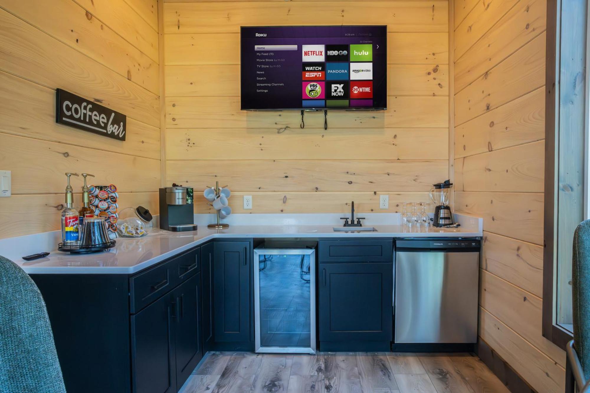 Luxury 12-Bedroom Cabin With Indoor Pool, Hot Tub & Movie Theater, Sleeps 36 Sevierville Εξωτερικό φωτογραφία