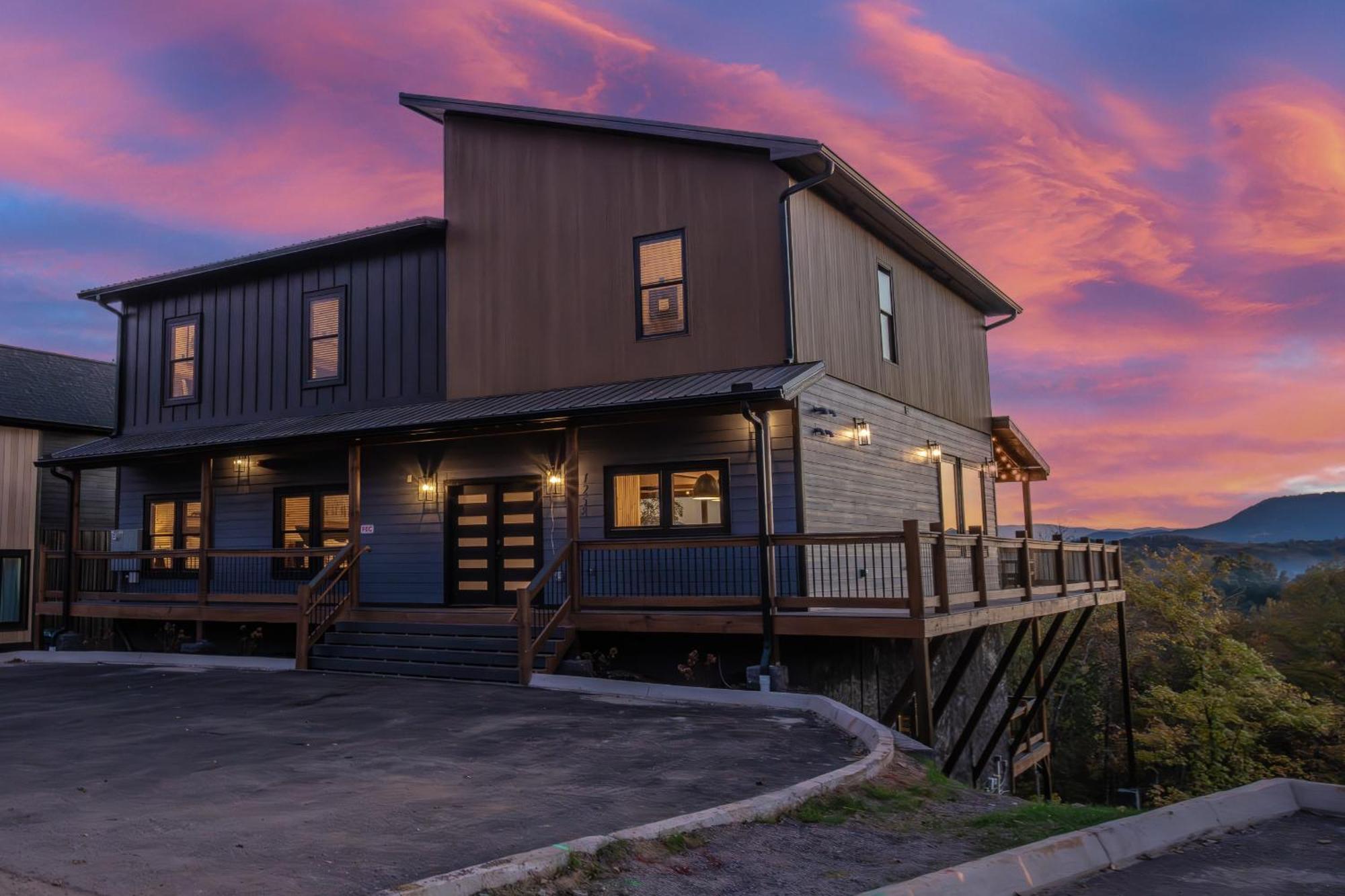 Luxury 12-Bedroom Cabin With Indoor Pool, Hot Tub & Movie Theater, Sleeps 36 Sevierville Εξωτερικό φωτογραφία